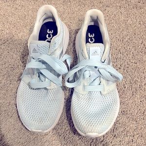 Adidas 7.5 workout shoe